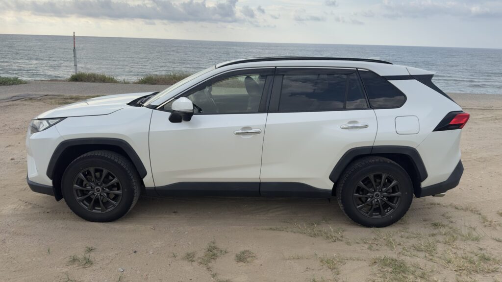 RAV4 50系ガソリン4WDを左側面から見た全長とボディサイズ