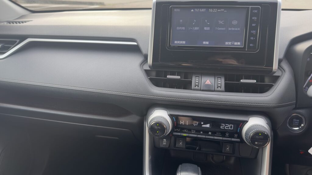 RAV4とCX-5の内装比較で参考になるRAV4 50系のインパネとナビ周辺