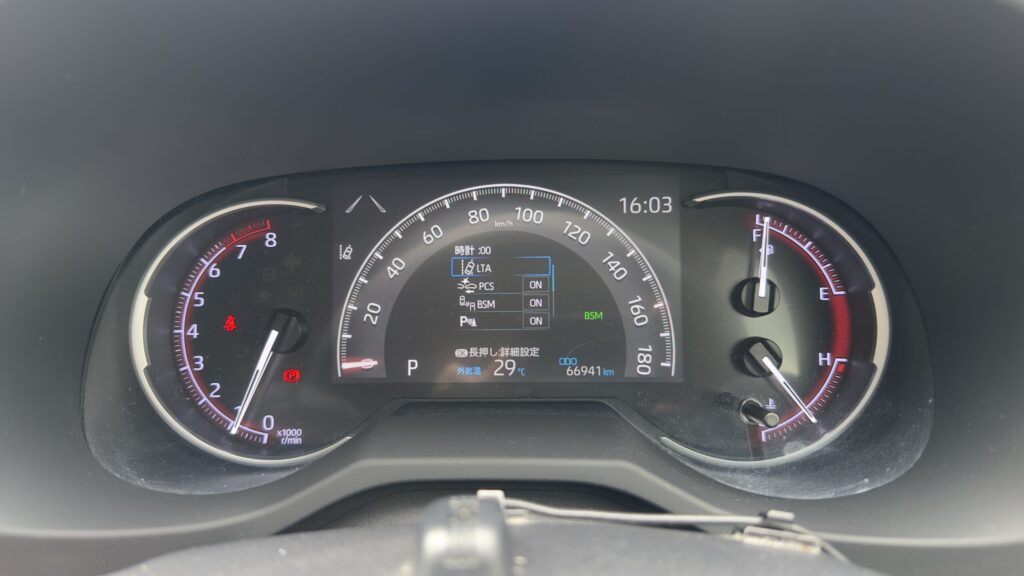 RAV4 50系のメーターに表示されたLTA・PCS・BSMなどの運転支援設定