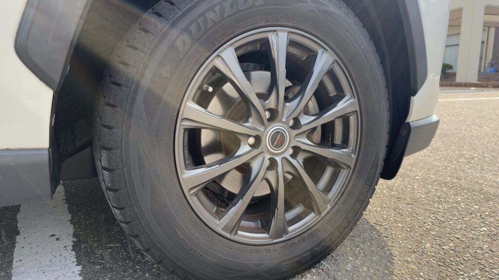 RAV4 50系ガソリン4WDに装着した17インチホイールとDUNLOP WINTER MAXXスタッドレスタイヤ