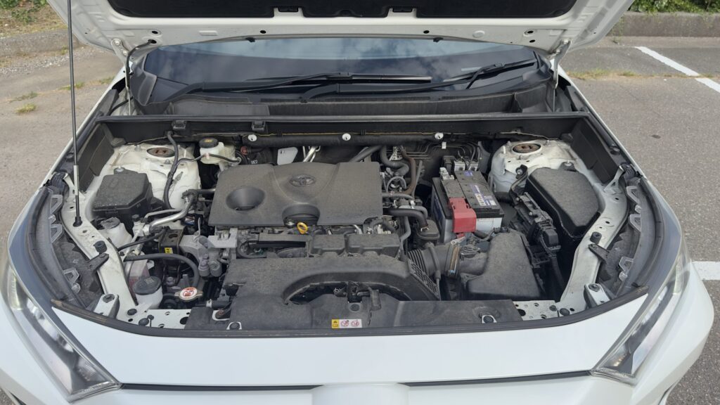 RAV4 50系ガソリン4WDの2.0Lエンジンを搭載したエンジンルーム